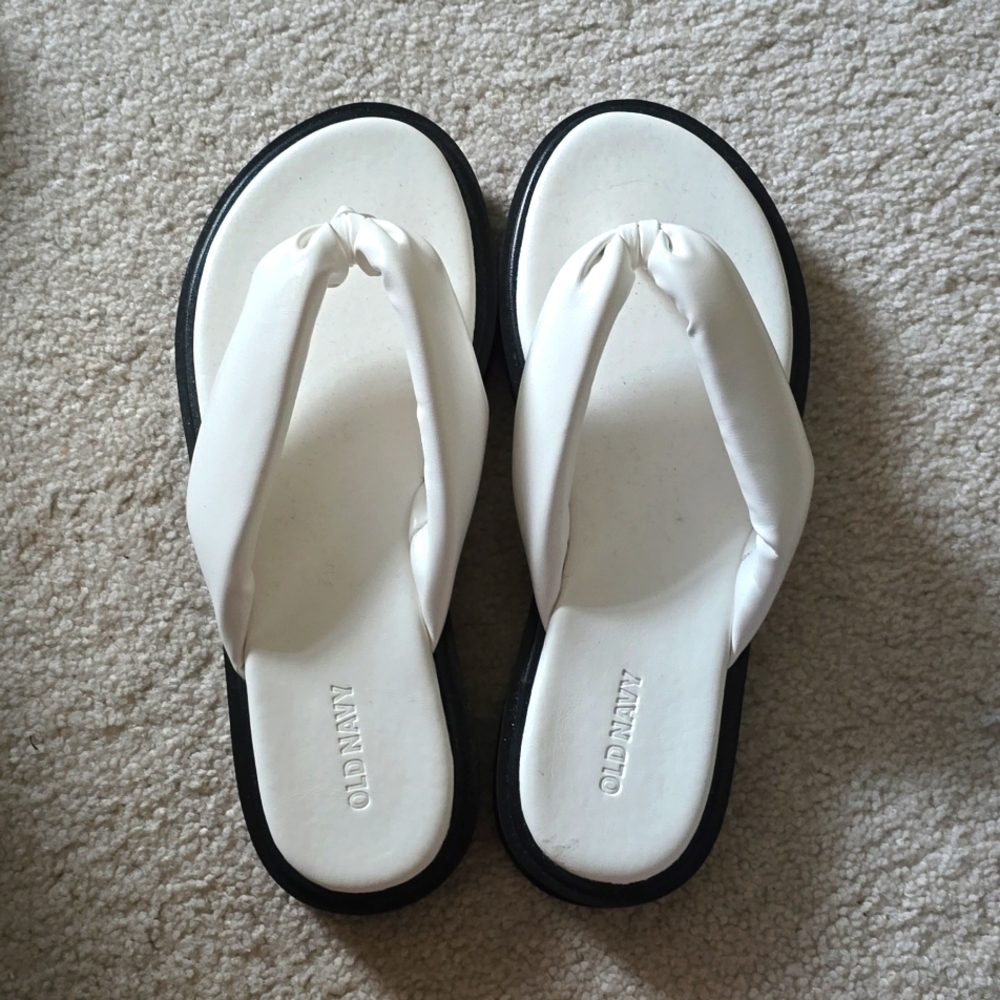 Old Navy Thong Platform Sandals Size 8 NWT